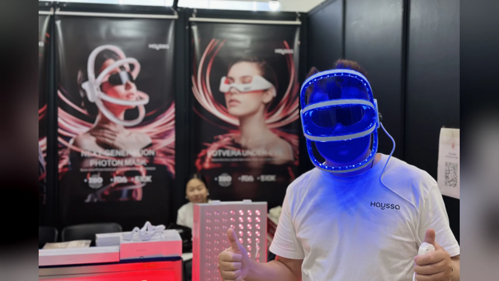 Hayssa representative experiencing an LED beauty device at K-Beauty Expo Korea 2026